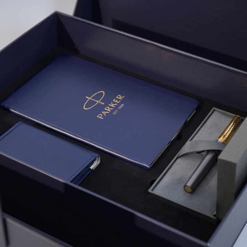 Bộ quà tặng bút ký Parker INGNTY Arrow Grey GT-2200951 kèm sổ da, ví da; hộp và túi hãng