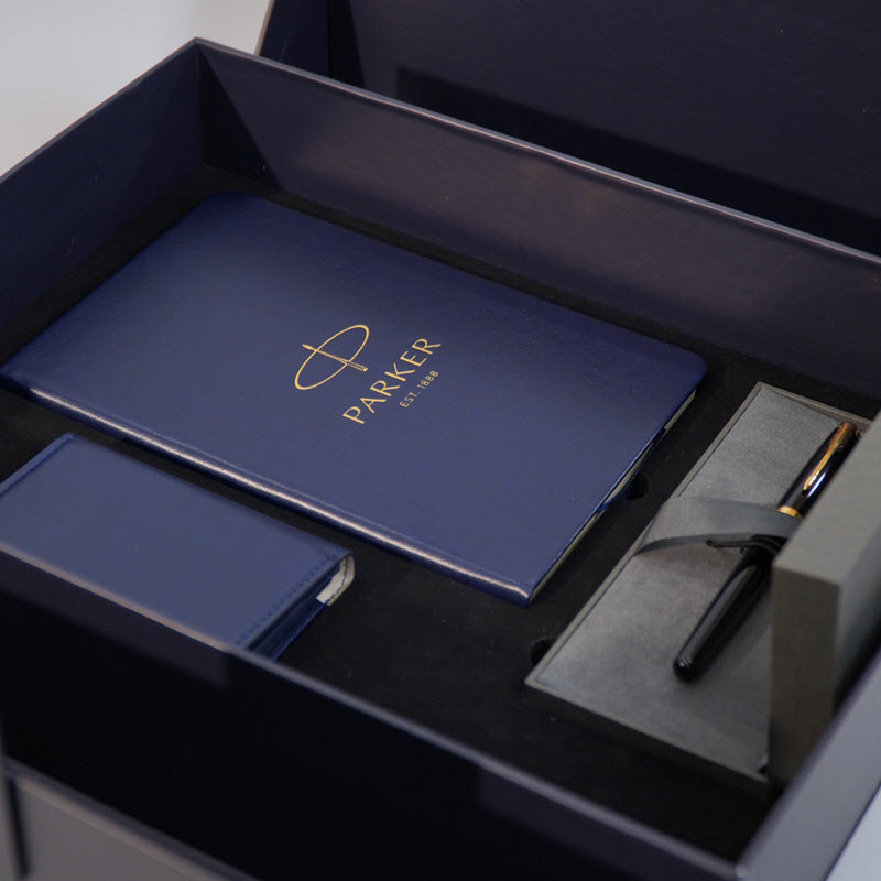 Bộ quà tặng bút ký Parker SON X Black GT TB 1950787 kèm sổ da, ví da; hộp và túi hãng